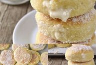 PÉS DE MOÇA , ESSAS BOLINHAS CREMOSAS FAZEM VOCÊ SE SENTIR NO PARAÍSO, DE TÃO DELICIOSAS QUE SÃO!