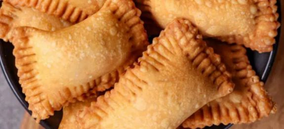 CASCUDINHO DE 3 INGREDIENTES, É O BOLINHO MAIS GOSTOSO DO PLANETA