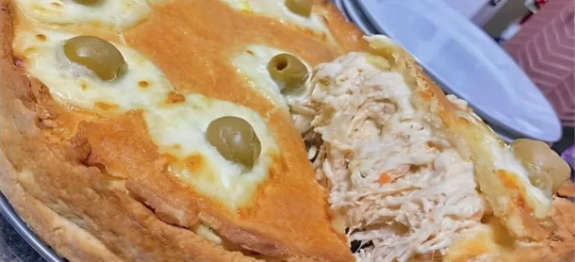 COM MEIA CAXINHA DE CREME DE LEITE VOCÊ FAZ A MASSA DA TORTA MAIS GOSTOSA DO MUNDO QUE DERRETE NA BOCA!