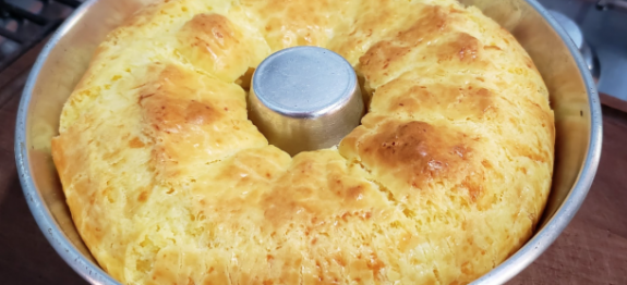SÓ É RUIM FAZER ESSE BOLO PORQUE ELE ACABA MUITO RÁPIDO! É O BOLO MAIS GOSTOSO DO MUNDO!