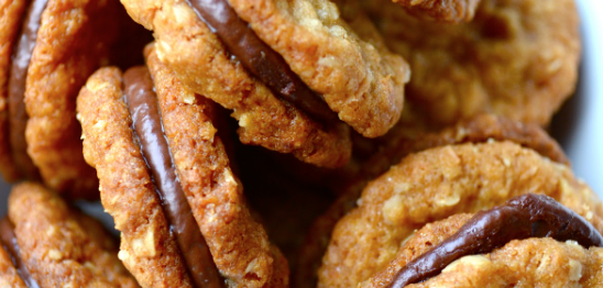 BOLACHINHAS DE 2 INGREDIENTES QUE EU AMO FAZER! QUENTINHAS SÃO DELICIOSAS!!