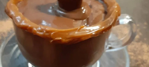 O VERDADEIRO CHOCOLATE QUENTE É FEITO NO LIQUIDIFICADOR EM 3 MINUTOS! UM VÍCIO!