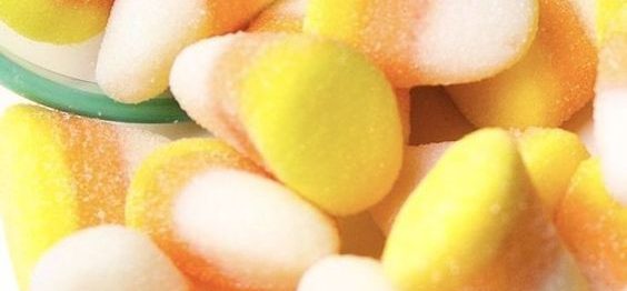 COM UMA LATA DE LEITE CONDENSADO E GELATINA EU FAÇO UM BALDE CHEIO DO DOCINHO MAIS DELICIOSO QUE EXISTE!