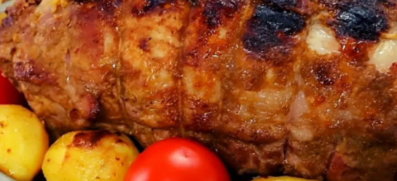 Lombo assado recheado com farofa um prato simples e delicioso para as festas