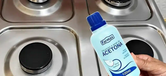 Qualquer fogão velho fica novo com esse ingrediente simples encontrado em qualquer supermercado