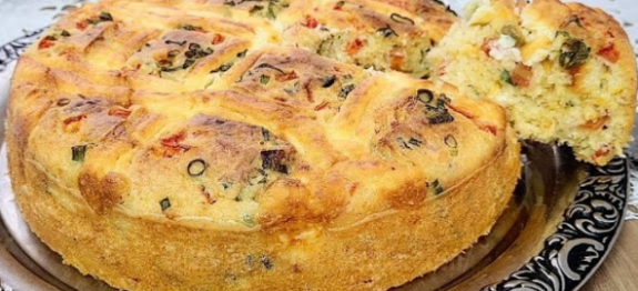 Bolo salgado fofinho fácil e delicioso perfeito para o seu lanche ou café