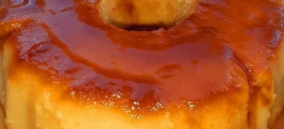 Faço esse Pudim de Pão aqui em casa todo final de semana, só uso o liquidificador!