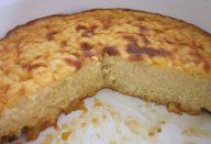 MINHA VIZINHA TODA SEMANA FAZIA ESSE BOLO E O CHEIRO INVADIA A MINHA CASA, NÃO AGUENTEI MAIS PASSAR TANTA VONTADE, BATI NA PORTA DELA SÓ PRA PEDIR A RECEITA! GENTE É O BOLO MAIS GOSTOSO DA VIDA