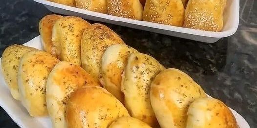 Mini esfihas de liquidificador, não precisa sovar. A massa fica lisinha, muito macia e gostosa de trabalhar…Ver mais
