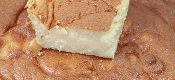 QUANDO MINHA SOGRA FAZ ESSE BOLO EU JÁ SEPARO E ESCONDO MEUS PEDAÇOS PRA SEMANA INTEIRA !! DÁ ATÉ DÓ DE COMER PQ A VONTADE É QUE NÃO ACABE NUNCA, DELICIOSO DEMAIS!!