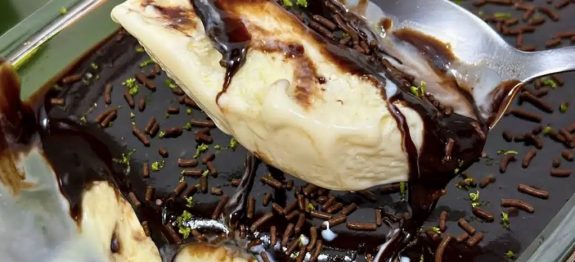 Bati esses ingredientes do armário por 2 minutos e fiz um delicioso sorvete de liquidificador…Ver mais