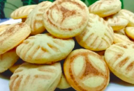 Bolachinha de leite quente também conhecida como bolachinha de visitas, deliciosa mesmo, eu sempre faço e ofereço pra todo mundo e faz o maior sucesso