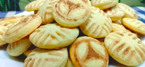 Bolachinha de leite quente também conhecida como bolachinha de visitas, deliciosa mesmo, eu sempre faço e ofereço pra todo mundo e faz o maior sucesso