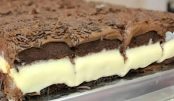 Bolo gelado de chocolate com cobertura