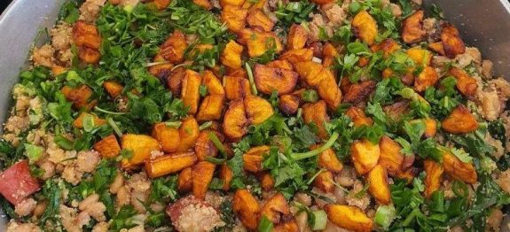 Feijão Carreteiro do Seu Pedro, ele faz e vende no boteco dele, é o campeão de vendas