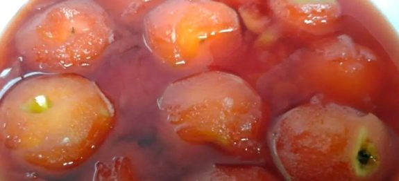 Maçã em calda na panela de pressão, confira como fazer esse saboroso doce