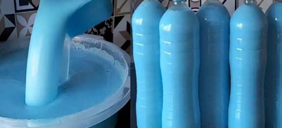 Sabao-liquido-para-lavar-roupas-que-rende-muito-usando-apenas-3-ingredientes-limpa-e-amacia