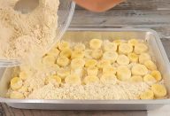 Torta-de-preguiçoso-com-banana-muito-fácil-de-fazer-não-precisa-de-batedeira-nem-de-liquidificador