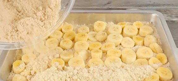 Torta-de-preguiçoso-com-banana-muito-fácil-de-fazer-não-precisa-de-batedeira-nem-de-liquidificador
