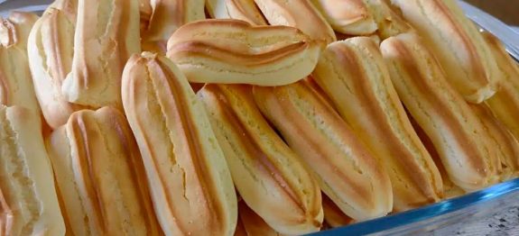 Biscoitinho caseiro que derrete na boca e fica pronto em um minutos uma delícia