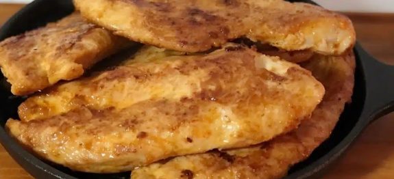 Filé de frango suculento e delicioso sem óleo perfeito para uma refeição saudável do dia a dia