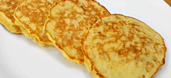 Lanchinho de frigideira perfeito para substituir o pão francês no café da manhã ou lanche da tarde
