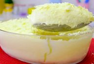 Moça cremosa gelada uma sobremesa fácil deliciosa e que derrete na boca