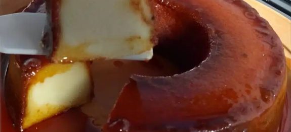 Nao-jogue-pao-velho-fora-faca-pudim-de-pao-de-liquidificador-a-minha-sobremesa-favorita