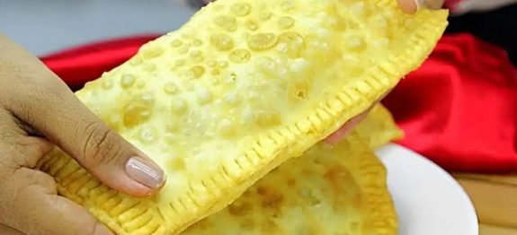 Pastel-de-feira-com-3-ingredientes-farinha-creme-de-leite-e-sal-muito-facil-simples-e-economico