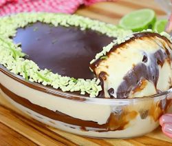 Pave-de-limao-trufado-com-Bis-uma-sobremesa-facil-e-deliciosa-feita-no-liquidificador