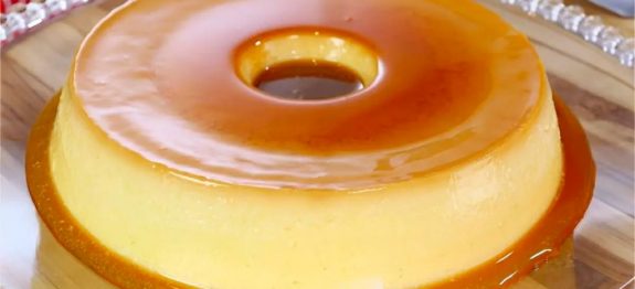 Pudim tradicional sem furinhos e cremoso a sobremesa perfeita para qualquer dia da semana