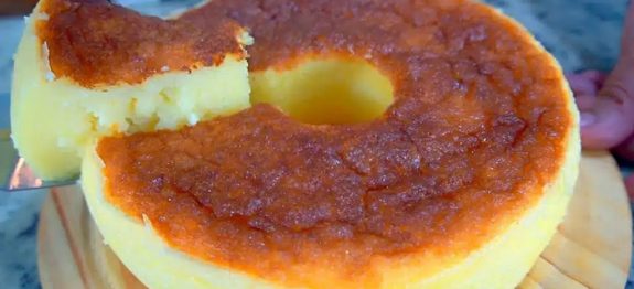 Sobremesa-docinho-do-ceu-simples-e-deliciosa-basta-bater-os-ingredientes-e-levar-ao-forno