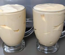 Sobremesa sem leite condensado creme de leite e que não vai ao fogo nem à geladeira bateu e está pronto