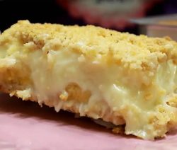 Torta-de-banana-cremosa-com-farofa-crocante-uma-sobremesa-deliciosa-para-toda-a-familia