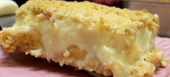 Torta de banana cremosa com farofa crocante uma sobremesa deliciosa para toda a família