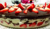 Torta-de-bis-com-morango-uma-perfeita-sobremesa-pra-qualquer-ocasiao