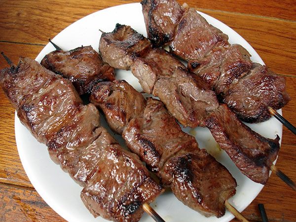 Espetinho de carne delicioso que desmancha na boca perfeito para o seu ...