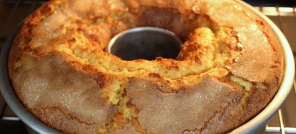 Bolo-de-Cenoura-Maca-e-Laranja-receitinha-da-tia-Fatima-que-gera-briga-quando-chega-visita-na-casa-dela