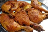 Coxa e sobrecoxa de frango na maionese assado no forno bem temperadinha e com casquinha