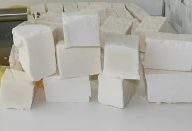 Fiz-60-barras-de-sabao-caseiro-com-apenas-35-litros-de-oleo-usado-ficou-excelente-e-limpa-muito