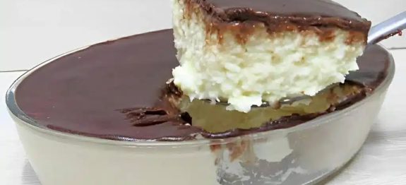 Gelado-de-coco-cremoso-com-chocolate-uma-receita-de-poucos-ingredientes-perfeita-para-a-pascoa