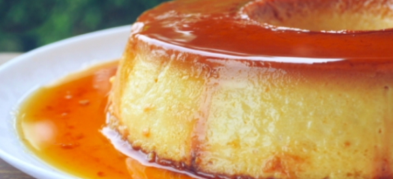 Misturei 2 ingredientes que tinha no armário e fiz um delicioso pudim sem ovos de 2 ingredientes