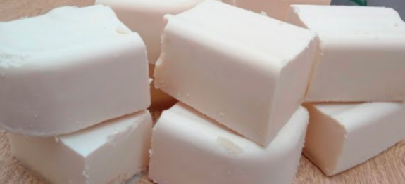 Sabão de coco em barra sem soda e sem óleo só com ingredientes que você já tem em casa