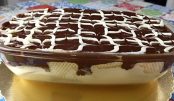 Sobremesa-de-Pascoa-na-travessa-com-creme-branco-ganache-e-wafer-de-chocolate-uma-delicia