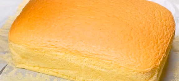 A receita desse bolo fica mais fofa que travesseiro de hotel.