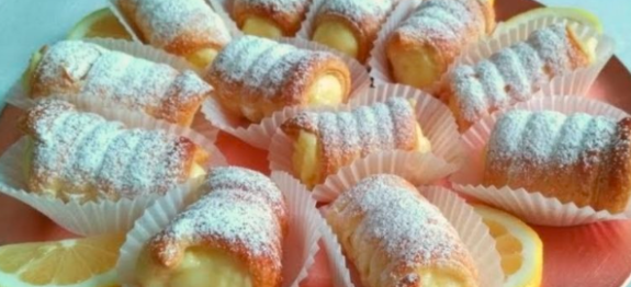 Canudinho recheado com creme de limão, fazem fila na padaria da minha madrinha