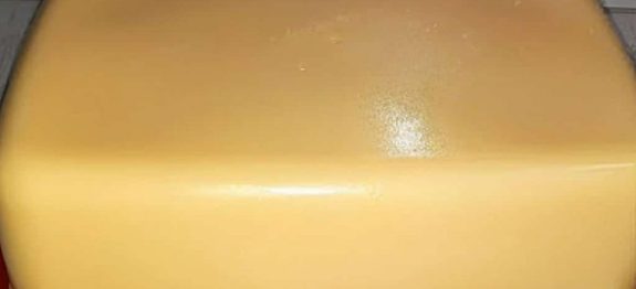 Fiz-1-kg-de-queijo-caseiro-misturando-leite-com-mais-3-ingredientes-e-ficou-maravilhoso