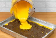 Hoje só faço bolo de cenoura assim e fica uma delícia