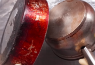 Misturinha mágica que derrete gordura e deixa as suas panelas brilhando como novas