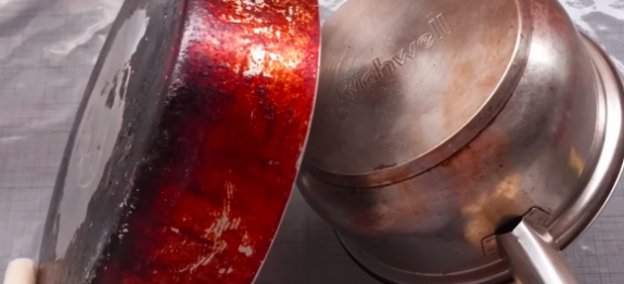 Misturinha mágica que derrete gordura e deixa as suas panelas brilhando como novas